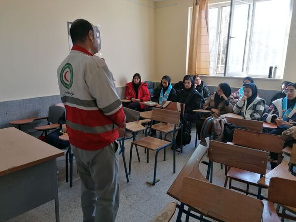 نواختن زنگ زلزله در دبیرستان کوشش شهرستان فاروج 
