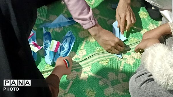غوغای دانش‌آموزان در استقبال از موکبِ «فرزندانِ سردار سلیمانی»