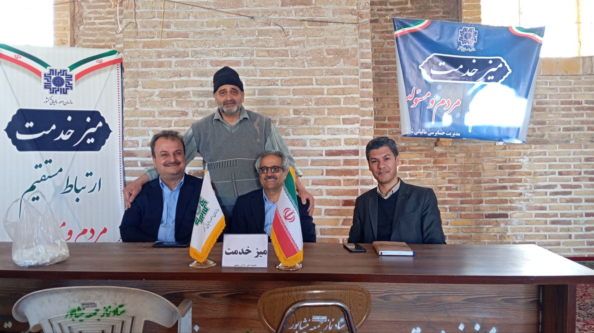  خدمت رسانی ادارات و سازمان‌های شهرستان نیشابور در میز خدمت نماز جمعه
