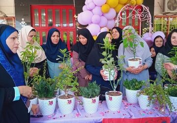 جشن روز معلم در دبستان مهشید مصلی نژاد 