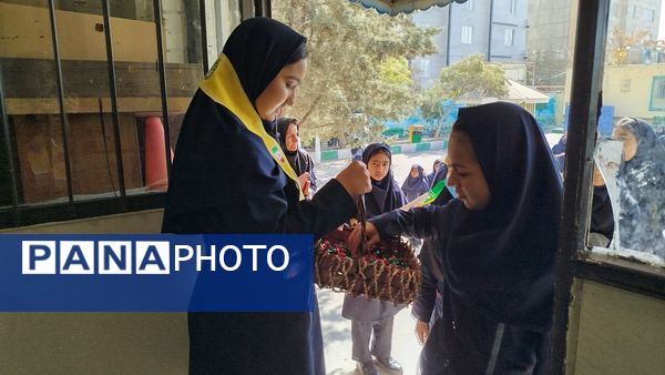 جشن‌ روز‌ دانش‌ آموز‌ در‌ دبیرستان‌ عطیه