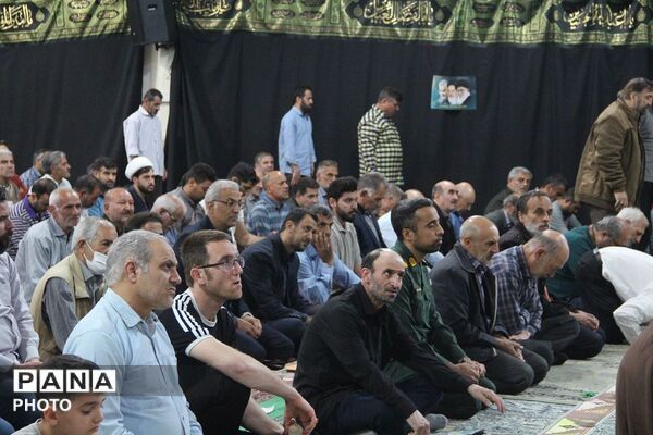 نماز جمعه شهر قیامدشت با حضور مسئولین اداره آموزش و پرورش ناحیه یک شهرری