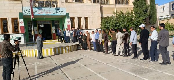 حضور گسترده مردم شهرستان چرداول در دور دوم چهاردهمین دوره انتخابات ریاست جمهوری