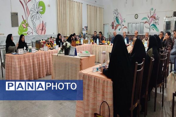 اجلاس استانی ویژه مدیران دبیرستان‌های نمونه دولتی و شبانه‌روزی استان خراسان رضوی در دبیرستان دخترانه شهید مجید دهنوی