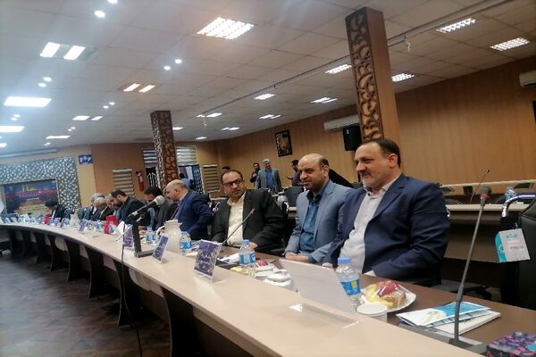 نشست مشترک اعضای کمیسیون آموزش و تحقیقات مجلس، مدیران آموزش و پررش استان خراسان رضوی و وزیر آموزش وپرورش در مشهد