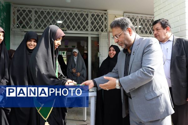 افتتاح چایخانه‌ای برای ادای احترام به حضرت رضا(ع) در دبیرستان دخترانه مطهره منطقه ۱۴