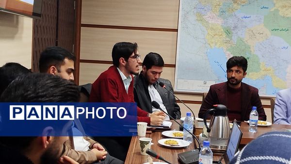 نشست مشورتی و گفت‌و‌گوی بین نسلی معاون سیاسی و اجتماعی استاندار آذربایجان شرقی