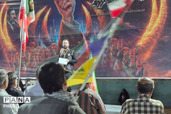  بازدید رئیس سازمان دانش‌آموزی شهرستانهای استان تهران از غرفه «با انرژی‌ها» در منطقه کهریزک