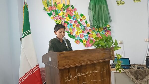 طنین انداز شدن زنگ نماز در دبستان لطیفه 
