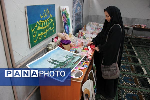 بازدید مدیر کانون فرهنگی هدایت از نمایشگاه آثار تجسمی دانش‌آموزان سوده