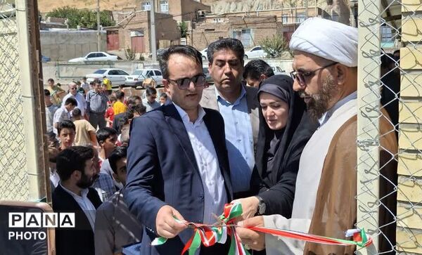 بهره برداری از دومین چمن مصنوعی در بخش صوفیان به مناسبت هفته دولت