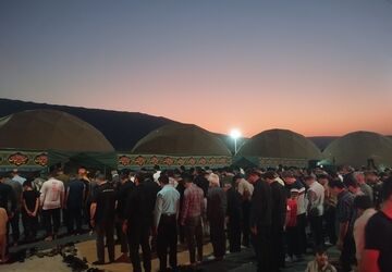 موکب محبان اهل بیت(ع) در سه راهی کارزان مهیای پذیرایی از زائران اربعین حسینی(ع)است