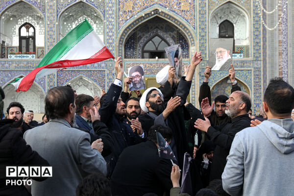 سوگ و حزن اعلام شهادت رهبر معظم انقلاب در حرم مطهر رضوی-۲