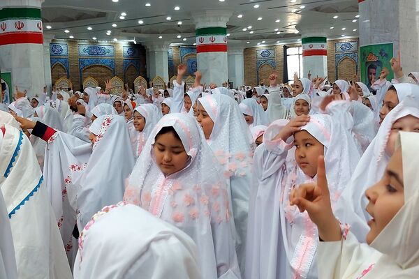 جشن تکلیف دانش‌آموزان دختر منطقه کهریزک 