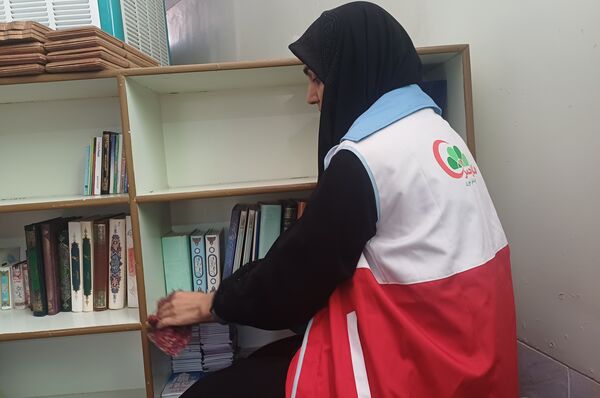 غبار روبی مسجد جامع کوهپایه همزمان با حلول ماه رمضان و ایام نوروز