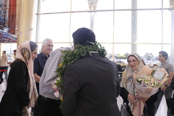 استقبال پرشور از دانش‌آموز مشهدی قهرمان المپیاد جهانی نجوم و اخترفیزیک