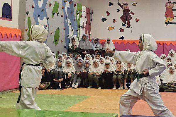 برگزاری المپیاد ورزشی در دبستان شاهد ام‌البنین (س) ناحیه دو شهرری 