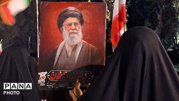 ما پای عهدمان با انقلاب می‌مانیم