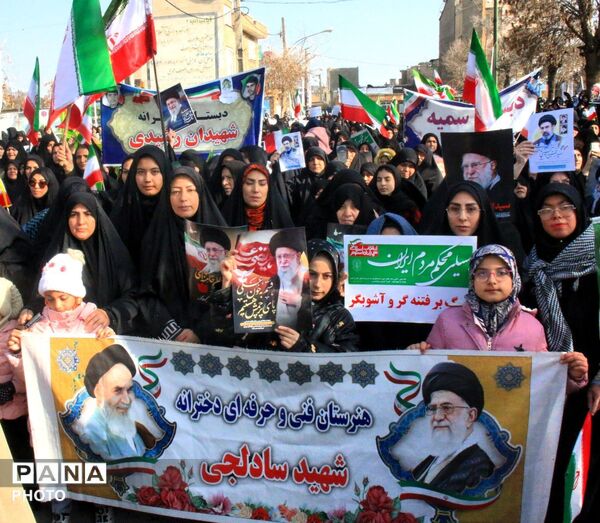 بیعت مردم کبودرآهنگ با رهبر جدید انقلاب اسلامی