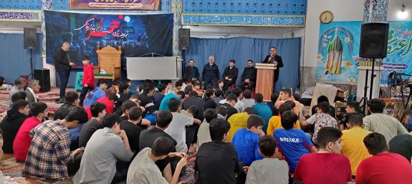 اعتکاف دانش‌آموزی در مسجد جامع قائمشهر