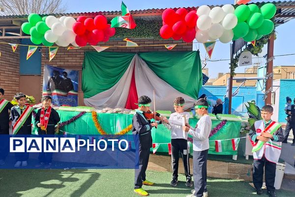 جشن دهه فجر و اعیاد شعبانیه در مدارس ناحیه دو شهرری 