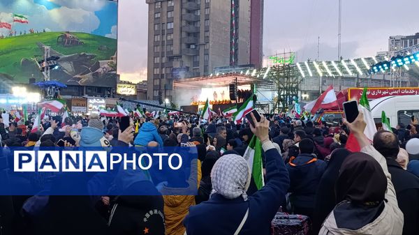 امشب آسمان در خیابان ها مى تابد