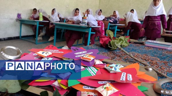 زنگ مهر در مدرسه استقلال نواخته شد