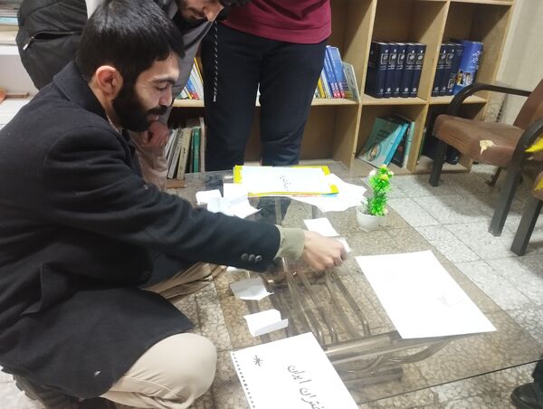 برپایی نمایشگاه مدرسه انقلاب در دبیرستان پروین اعتصامی حاجی‌آباد