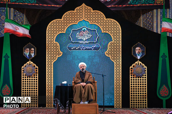عزاداری سنتی شب هشتم محرم در «حسینیه حرم»
