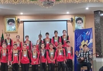 جشنواره «فردا»؛ رقابت گروه سرود پسران ابتدایی ناحیه هفت مشهد