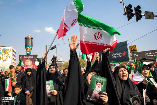 تشییع پیکر شهیدان لاریجانی، سلیمانی و شهدای ناوشکن دنا - 2