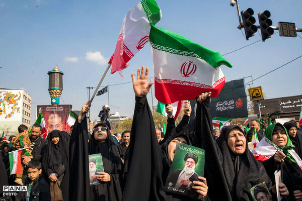 تشییع پیکر شهیدان لاریجانی، سلیمانی و شهدای ناوشکن دنا - 2