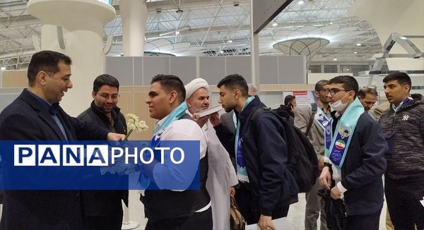اولین کاروان دانش‌آموزان عازم سفر عمره مفرده پس از ده سال از فرودگاه بین‌المللی شهید بهشتی اصفهان