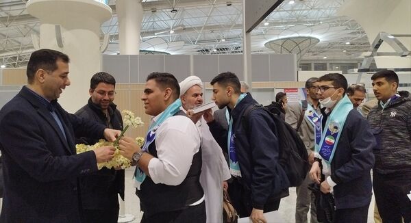 اولین کاروان دانش‌آموزان عازم سفر عمره مفرده پس از ده سال از فرودگاه بین‌المللی شهید بهشتی اصفهان