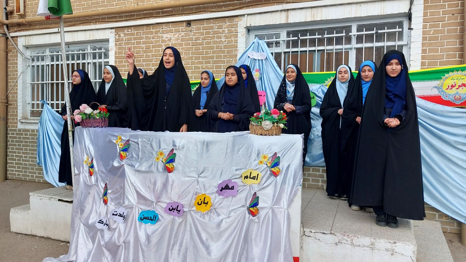  جشن نیمه شعبان و دهه فجر در دبیرستان مستوفی ۲ 