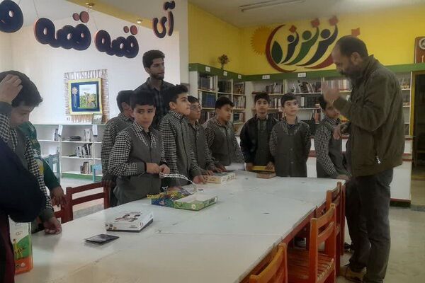 انس باکتاب و کتاب‌خوانی مدرسه باقرالعلوم شهرستان فیروزکوه
