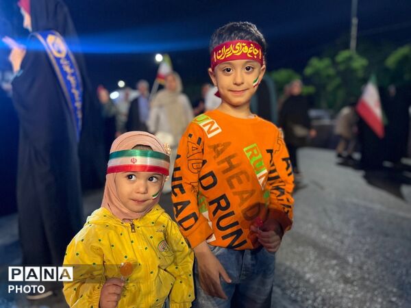 حضور کودکان دوشادوش بزرکان در شصت و ششمین شب از تجمعات مردمی