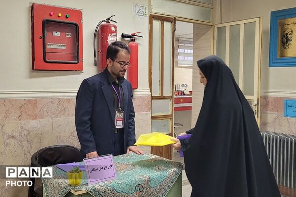 درخشش استعدادهای علمی مرحله استانی دوازدهمین جشنواره نوجوان خوارزمی در بهارستان‌دو