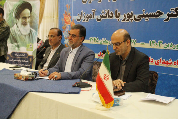 نشست صمیمانه استاندار مازندران با دانش‌آموزان