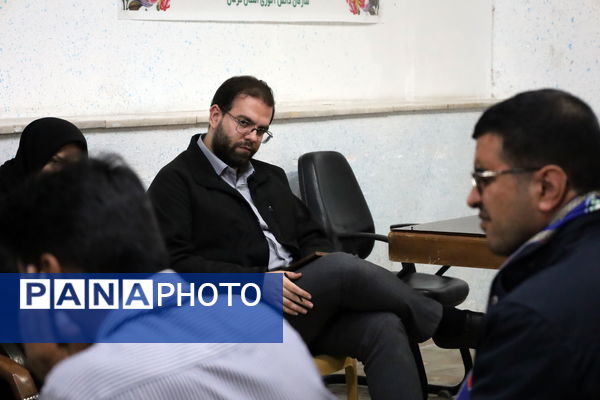 نشست صمیمانه قائم مقام سازمان دانش آموزی با رؤسای سازمان دانش‌آموزی استان کرمان