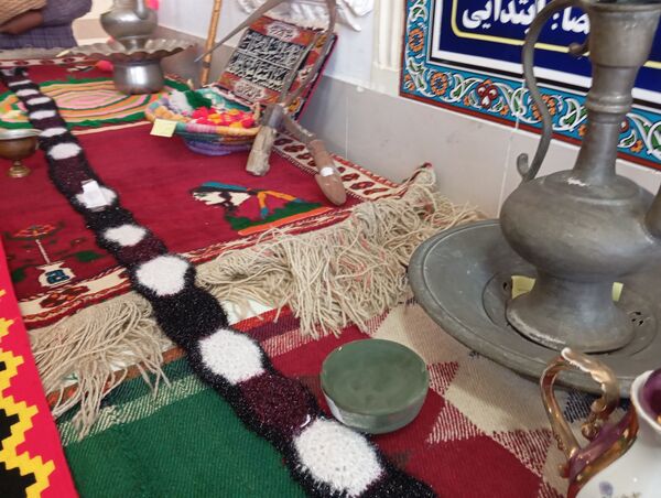نمایشگاه صنایع دستی و جشنواره غذاهای سنتی به‌مناسبت دهه فجر 