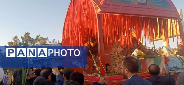 بدرقه شهدای گمنام در شهرستان کوهپایه 