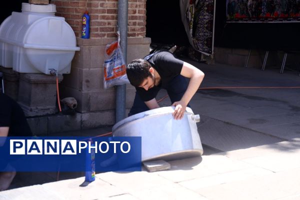  پخش 8600 غذای گرم با همت مرکز نیکوکاری شهید مهدی باکری و موسسه نذرواره در تبریز