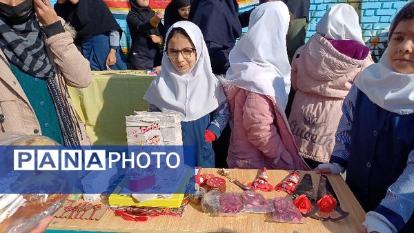 برپایی بازارچه درون مدرسه‌ای در دبستان ربابه هاشمیان یزدی شیروان