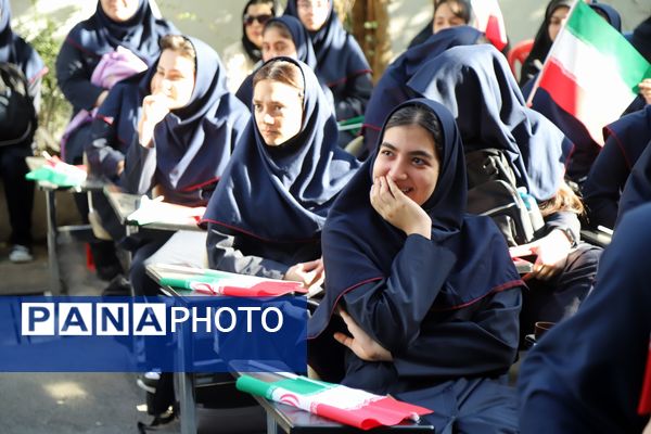 نواختن زنگ آغاز سال تحصیلی با حضور وزیر دادگستری 