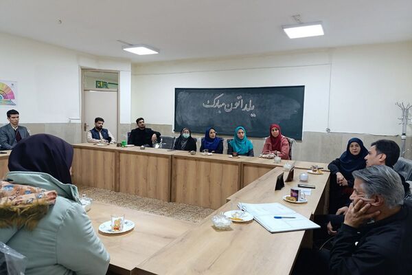  جلسه شورای معلمان دبستان شهید رجایی با محوریت طرح «رهیافت»