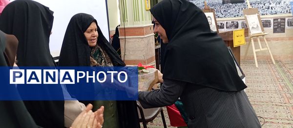 برگزاری یادواره شهدا در آموزشگاه دخترانه فاطمیه ملارد 