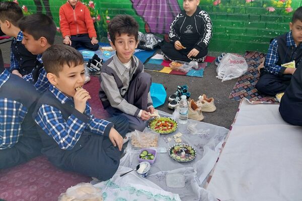 اجرای طرح «صبحانه سالم» در دبستان هیأت امنایی شهید قلنبر ناحیه دو شهرری 