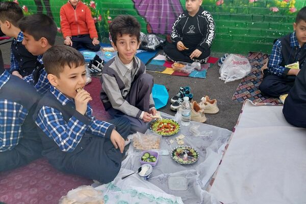 اجرای طرح «صبحانه سالم» در دبستان هیأت امنایی شهید قلنبر ناحیه دو شهرری 