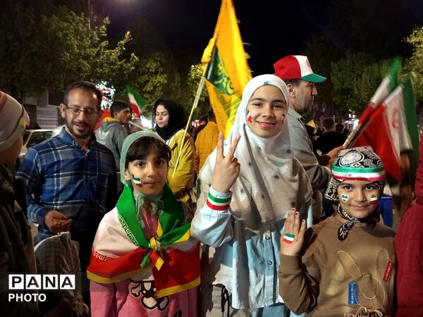 وحدت  رمز پیروزی مقابل دشمن 
